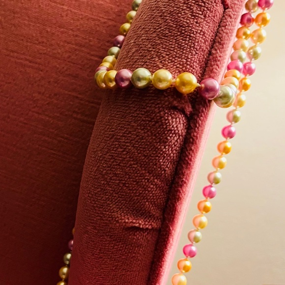 elegant Long strand 48 inch multi color 10mm shell pearl necklace NWT - Picture 9 of 12